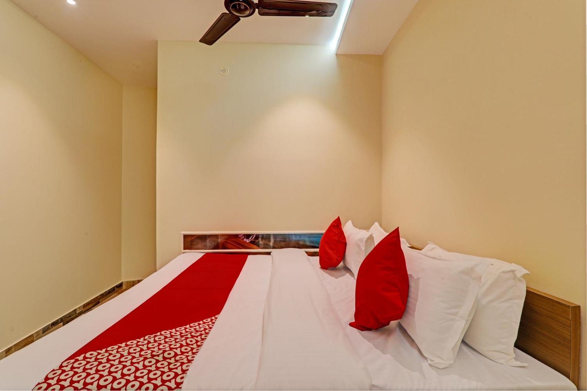 Hotel O Royal Regency Palace โคราฆปุระ ภายนอก รูปภาพ
